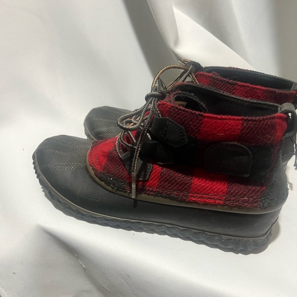 Sorel Out N About Waterproof Rain Boot Red Black Plaid NL2544-011 Womens Sz 7.5 - Picture 2 of 9